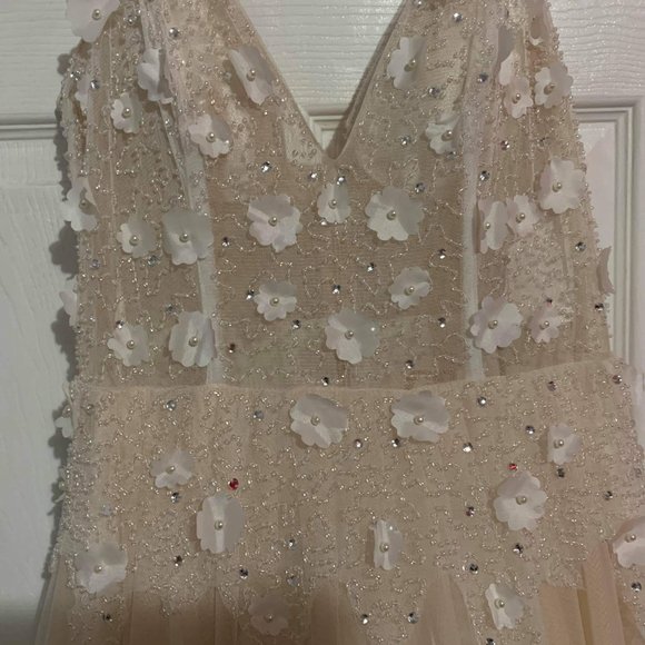 WEDDING / PROM DRESS - Picture 3 of 9